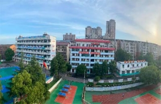 娄底市娄星高考复读补习学校（蓝圃）